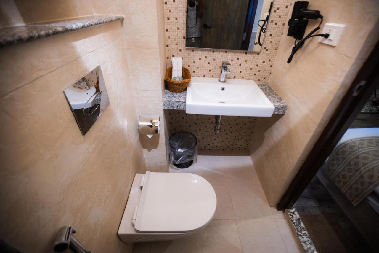 Vastu Boutique Hotel Катманду Экстерьер фото